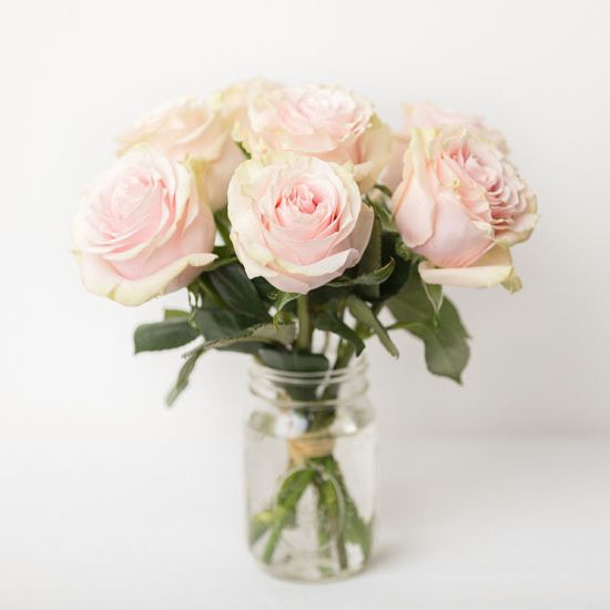 сортовые розы в местной флористической студии в Воронеже