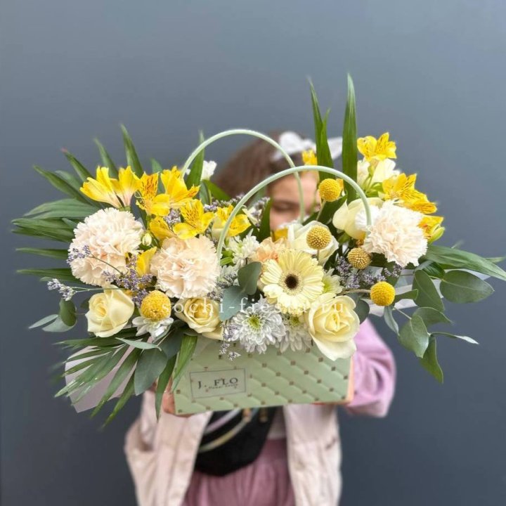 Сумочка с розами "Эпиа" в Воронеже