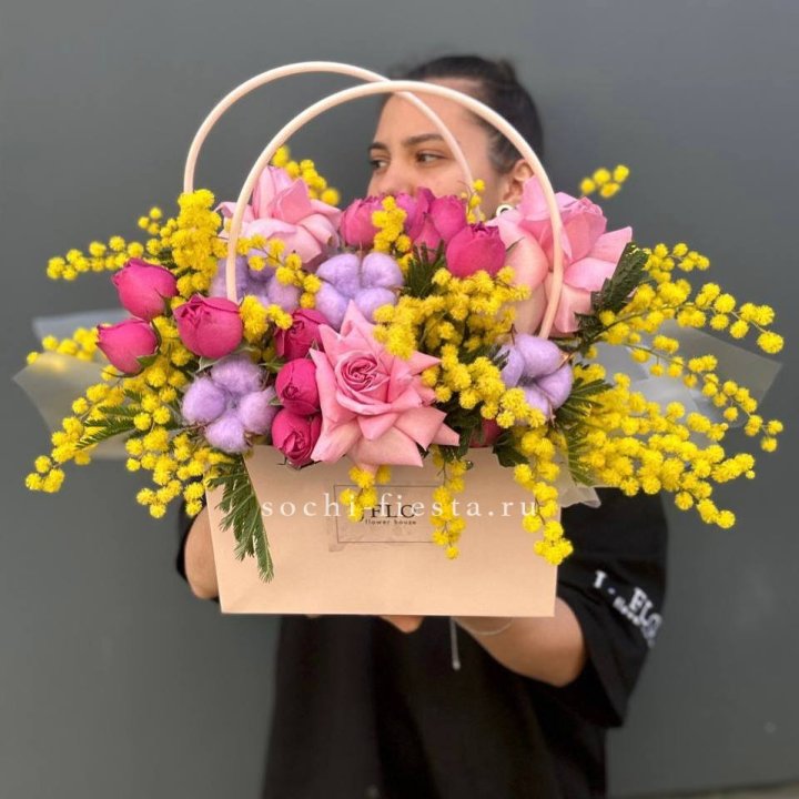 Сумочка мимозы и роз "Примавера" в Воронеже
