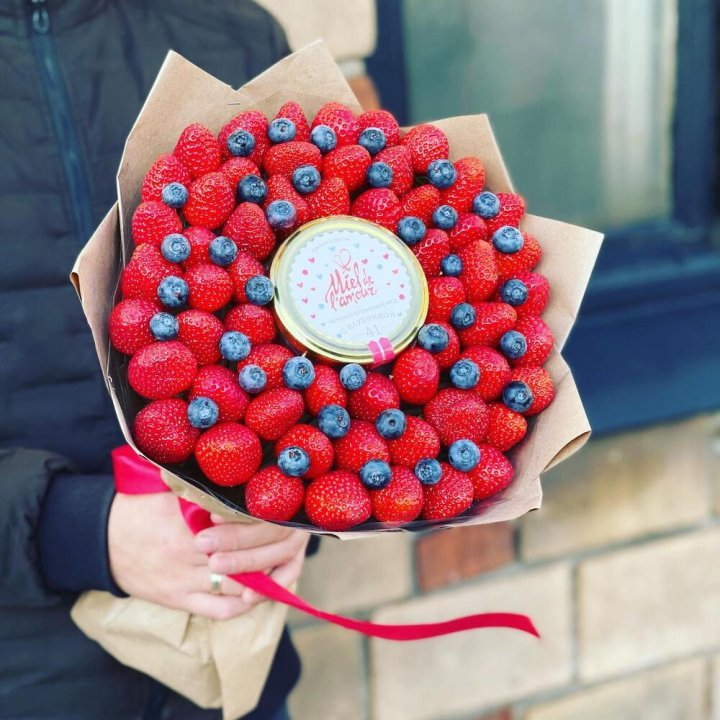 "Клубника и мёд" в Воронеже