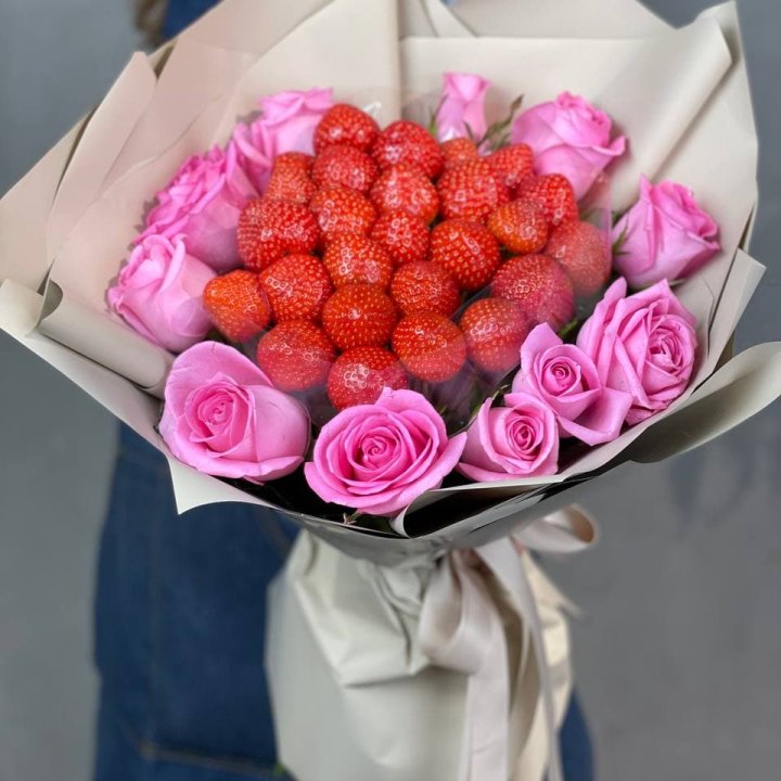 Клубника и розы в Воронеже