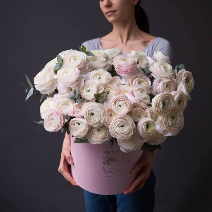 Бокс с ранункулюсами в Воронеже