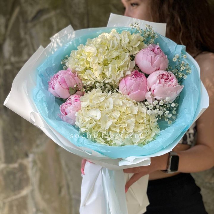 Букет с пионами "Блюсом" в Воронеже