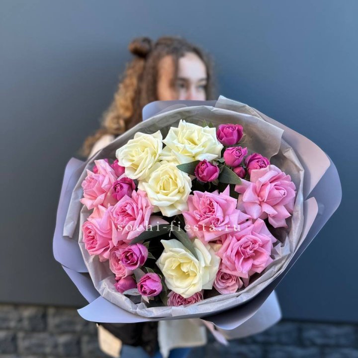 Букет французских и пионовидных роз в Воронеже