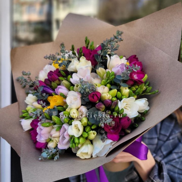 Букет фрезий "Радуга" в Воронеже