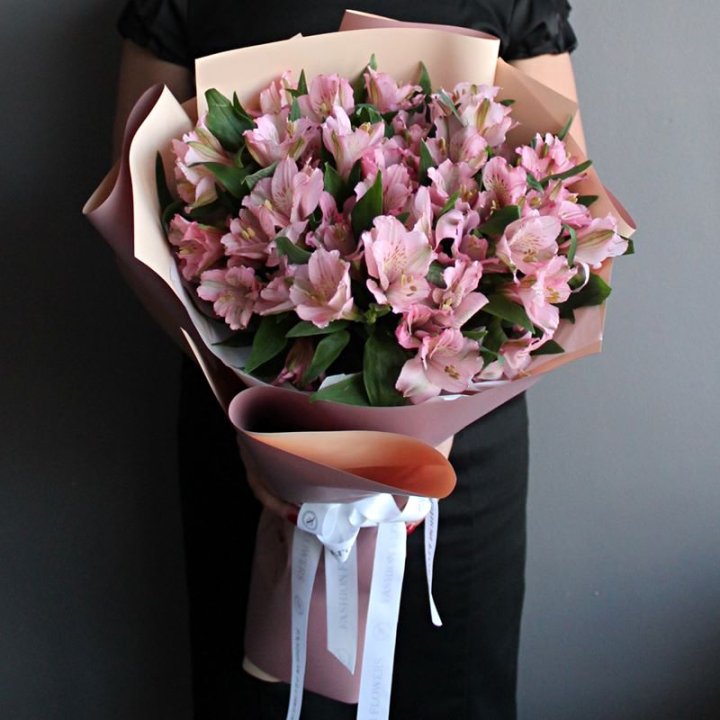 Букет розовых альстромерий в Воронеже