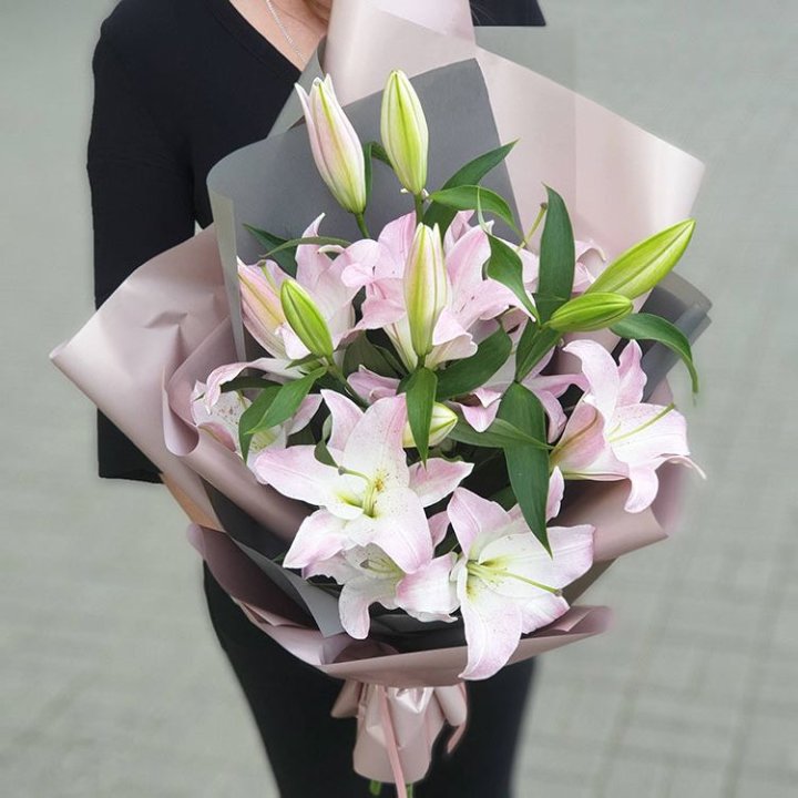 Букет розовых лилий в Воронеже