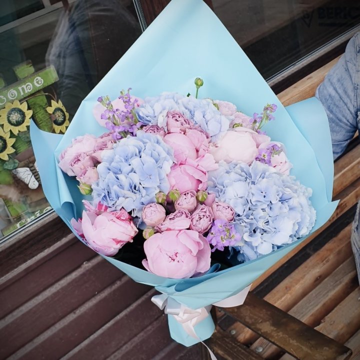 Букет с гортензиями "Блубери" в Воронеже