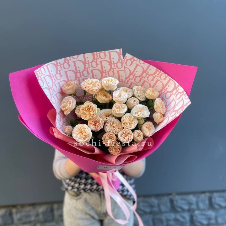 9 пионовидных роз в Воронеже