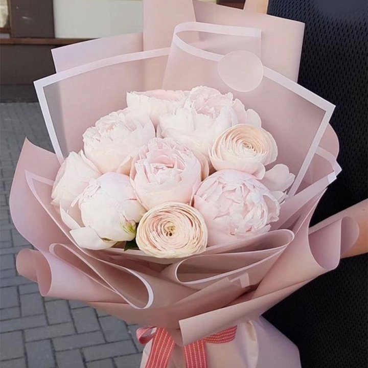 Пионы и ранункулюсы в Воронеже