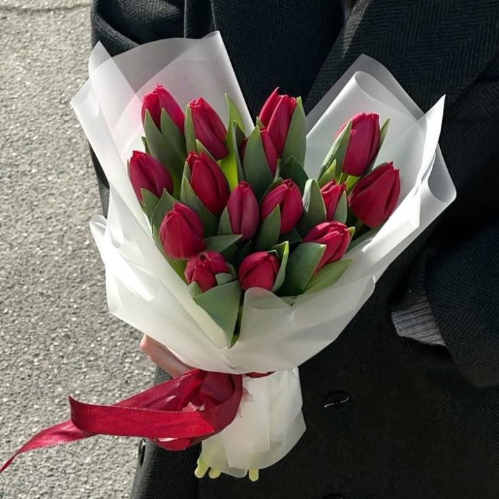 15 красных тюльпанов в Воронеже