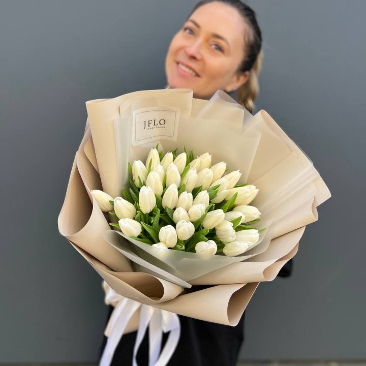 35 белых тюльпанов в Воронеже