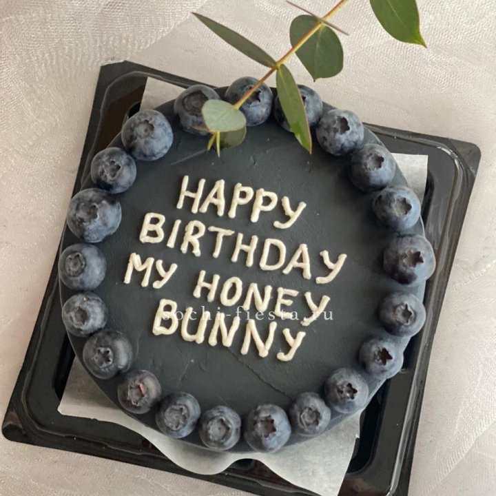 Бенто-торт "С днем рождения" с ягодами в Воронеже