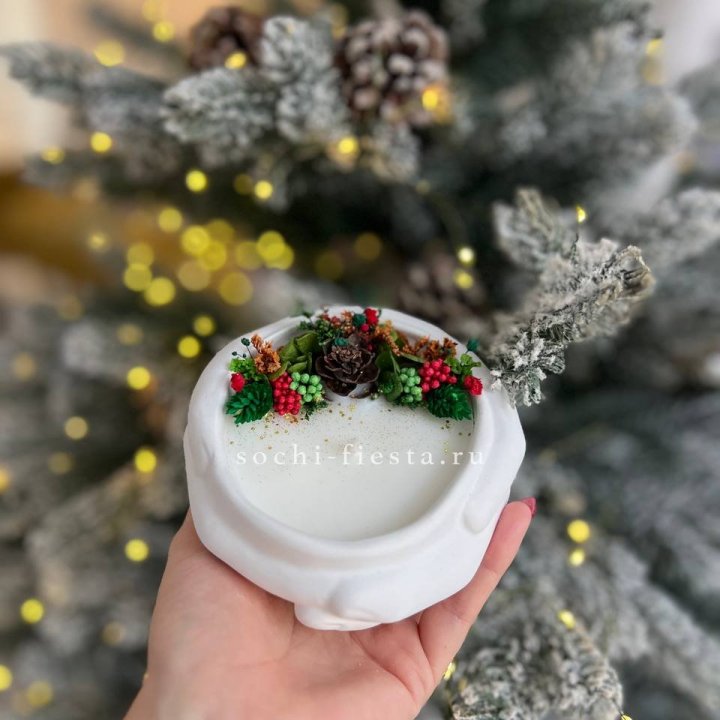 Свеча ароматическая в гипсе Руки с шишкой в Воронеже