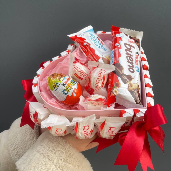 Бокс киндерами и раффаэлло в Воронеже