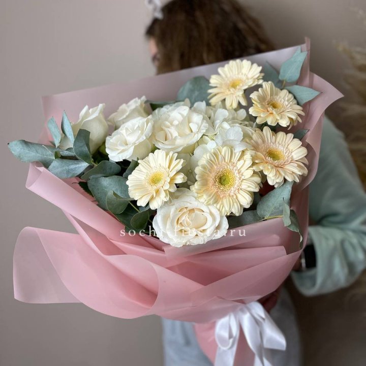 Букет роз, гортензии, гербер  в Воронеже