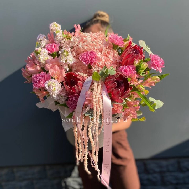 Коробка с цветами "Камикадзе" в Воронеже