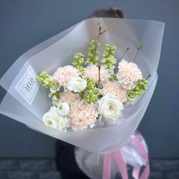 Букет маттиолы и ранункулюсов  в Воронеже