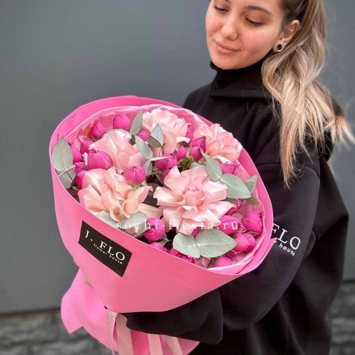 Букет французских и пионовидных роз "Ламиносо" в Воронеже