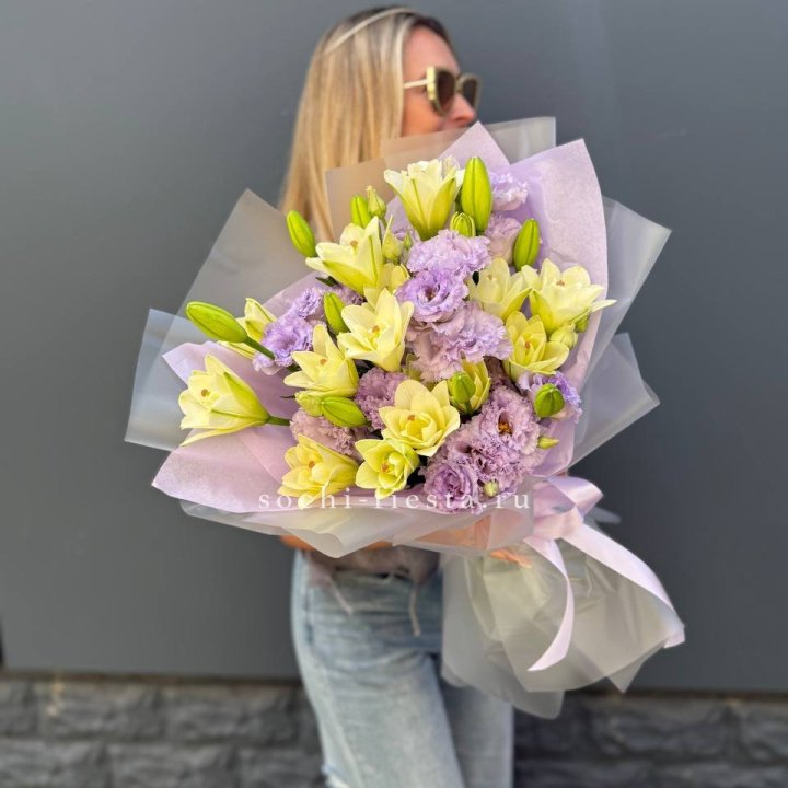  Букет лилий и эустом в Воронеже