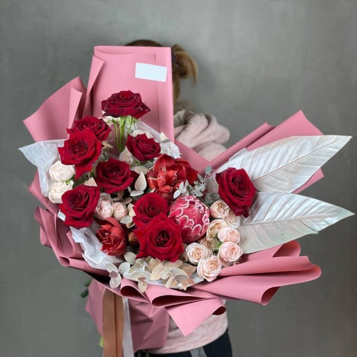 Дизайнерский букет "Ред Вильвет" в Воронеже