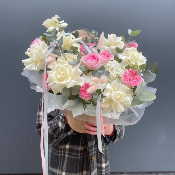 Кашпо с розами в Воронеже