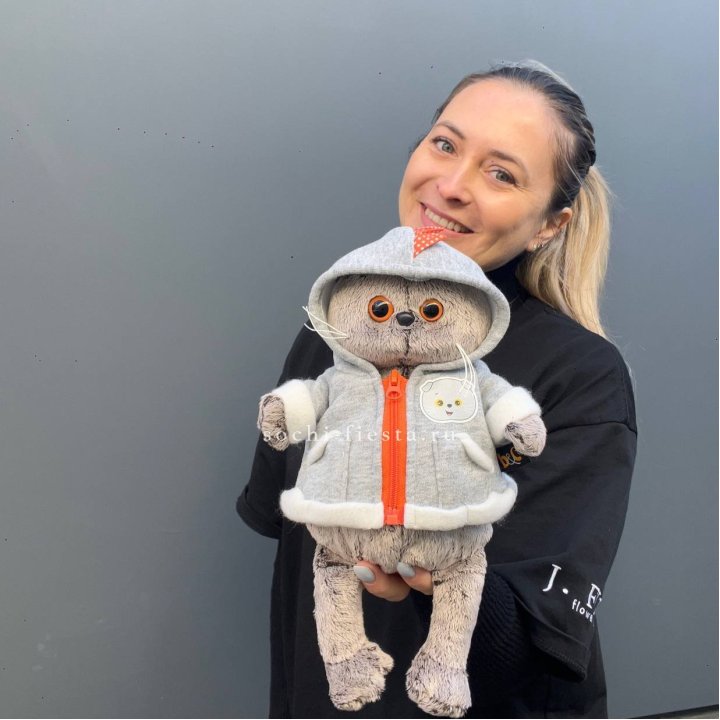 Кот Басик в толстовке в Воронеже