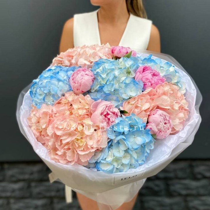 Дуобукет гортензии с пионами  в Воронеже
