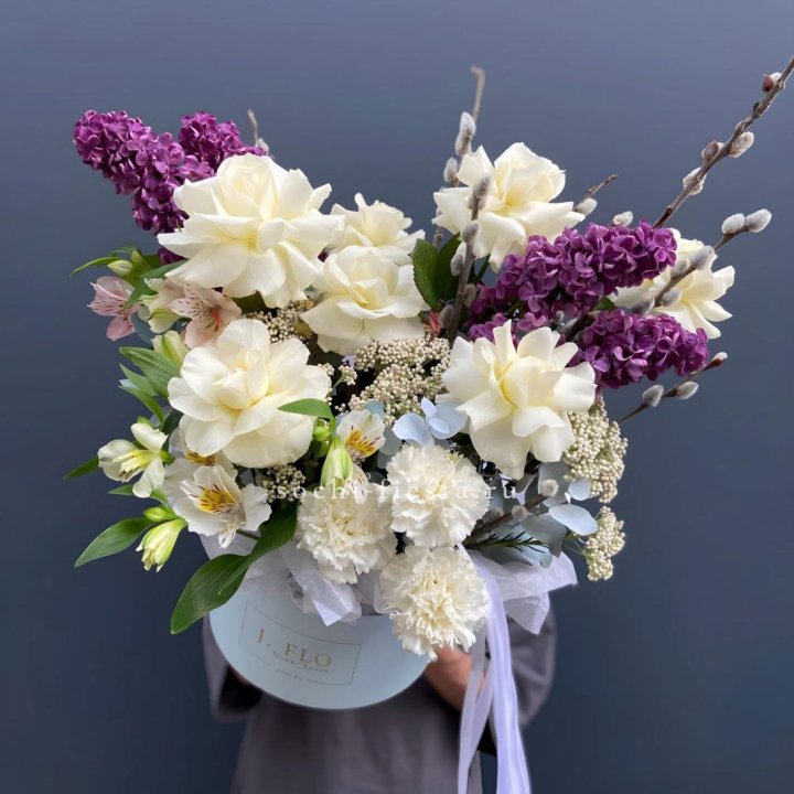 Цветочный бокс Французских роз и Сирени в Воронеже