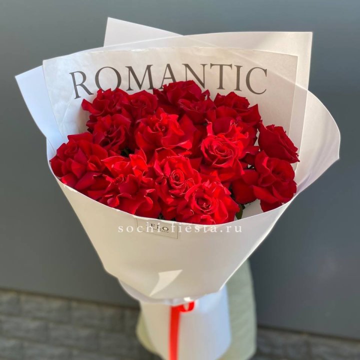 19 высоких роз в оформлении в Воронеже