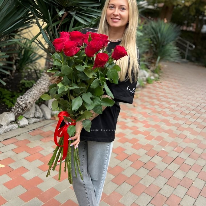 15 высоких красных роз в Воронеже