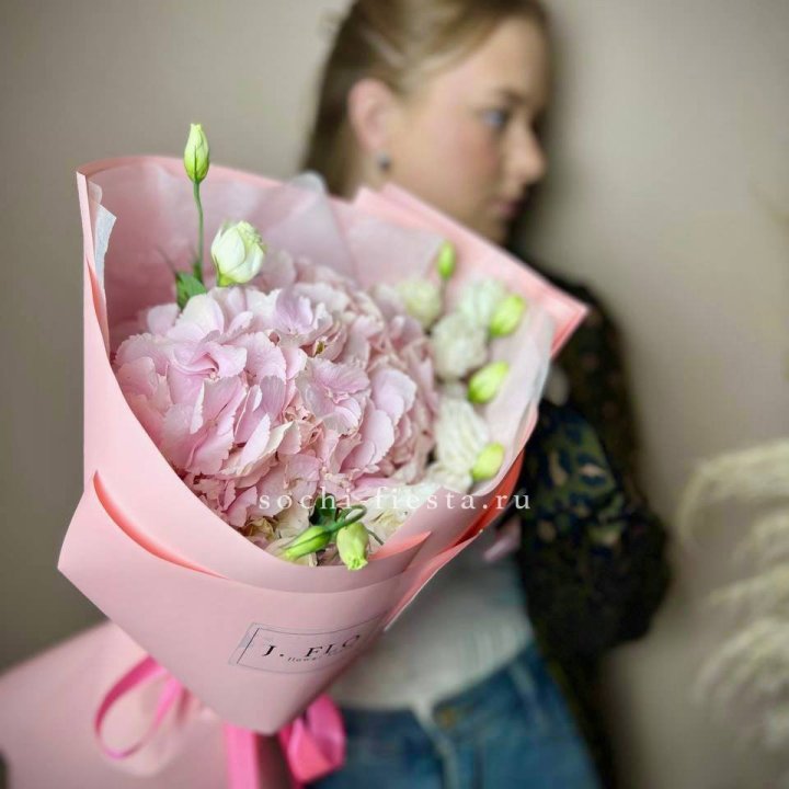 Букет с гортензией №2 в Воронеже