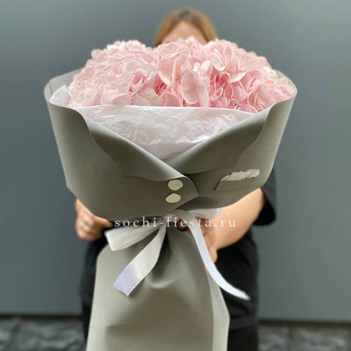  Букет  пиджачок из 5 гортензий в Воронеже