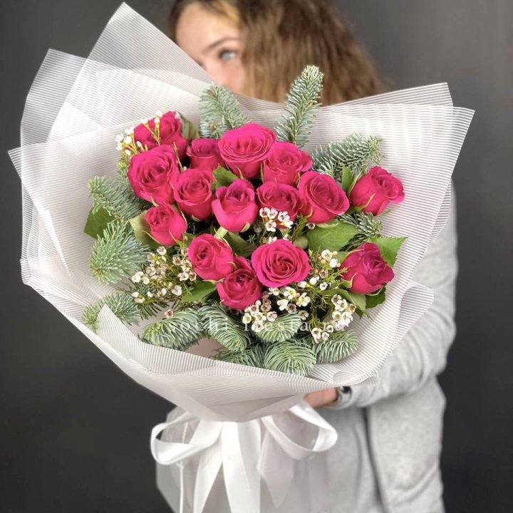 Новогодний букет Елки и Розы в Воронеже