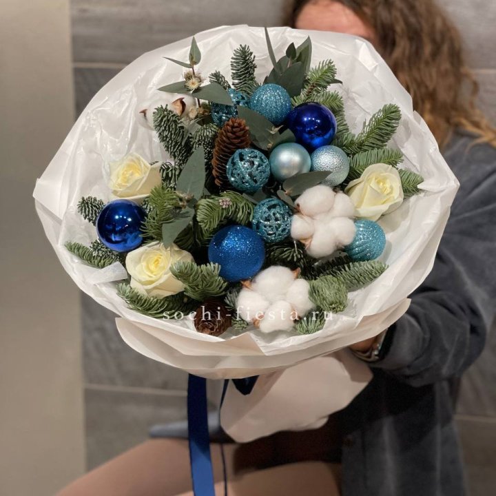 Новогодний букет "Синий иней" в Воронеже