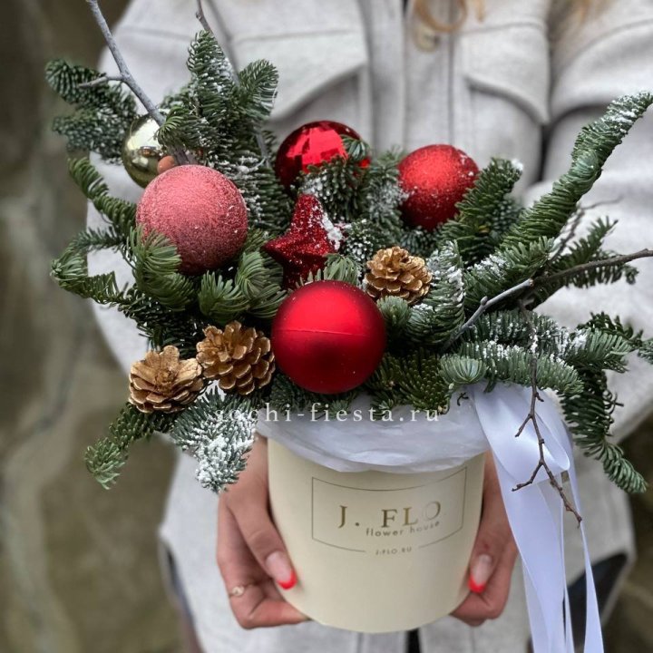 Новогодняя композиция в коробке ред в Воронеже