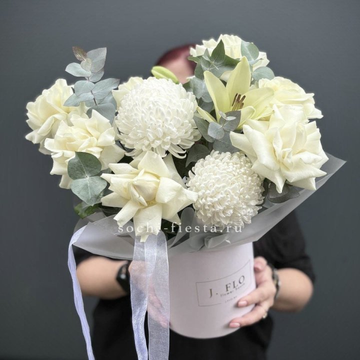 Цветы в шляпной коробке  в Воронеже
