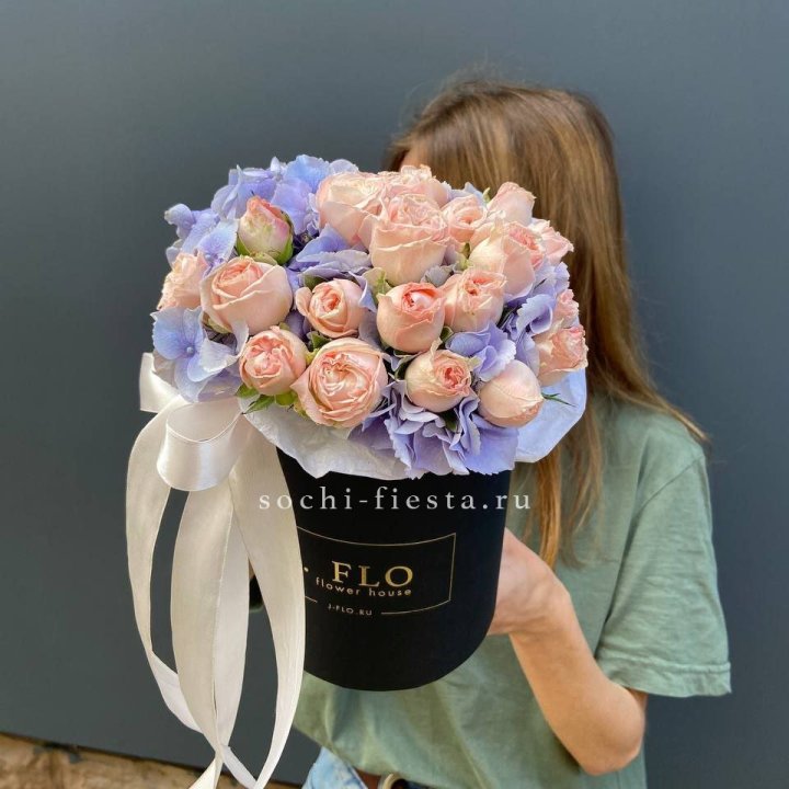 Бокс бомбастик и гортензия в Воронеже