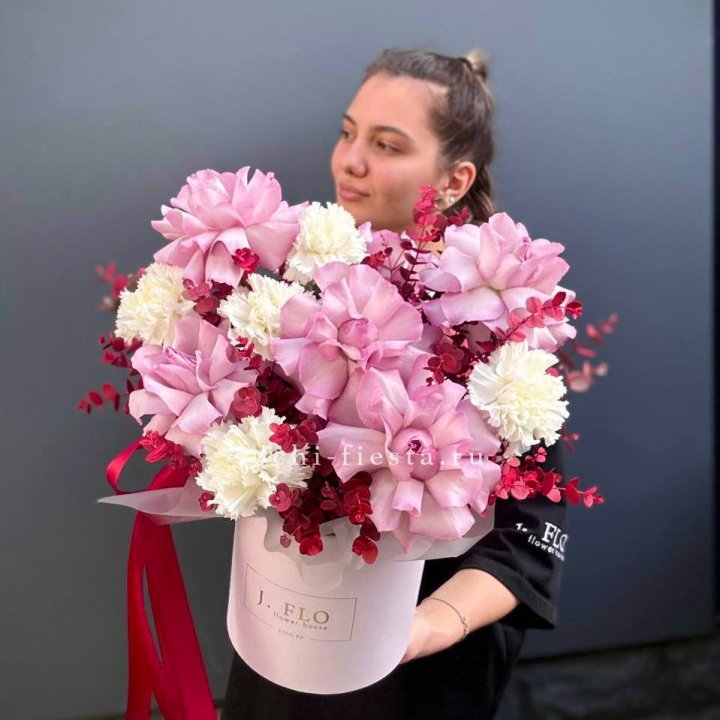 Бокс с французскими розами "Вела вита" в Воронеже