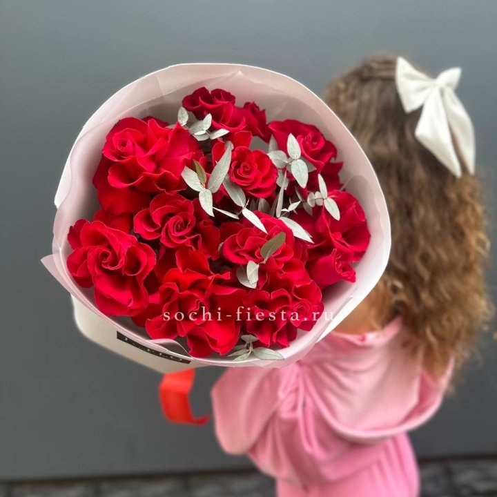 11 Красных французских роз в Воронеже