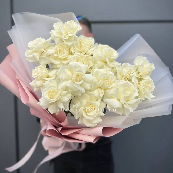Букет из 15 французских роз Вайт дрим в Воронеже