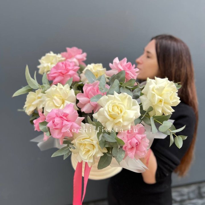 Зефирный бокс из 17 французских роз микс в Воронеже