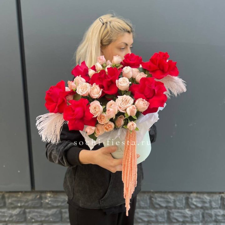 Бокс с нежными розами  в Воронеже