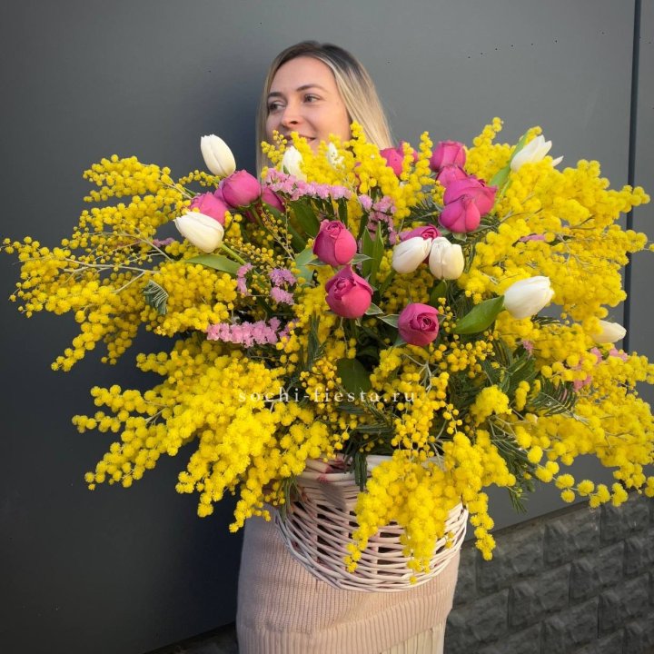 Цветочная корзина с мимозой "Спринг" в Воронеже