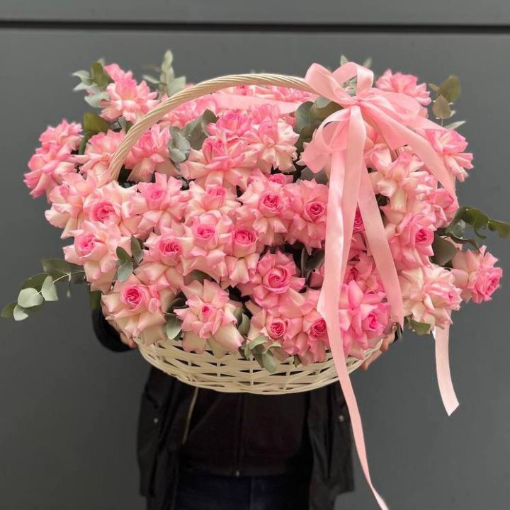 51 розовая роза в корзине в Воронеже