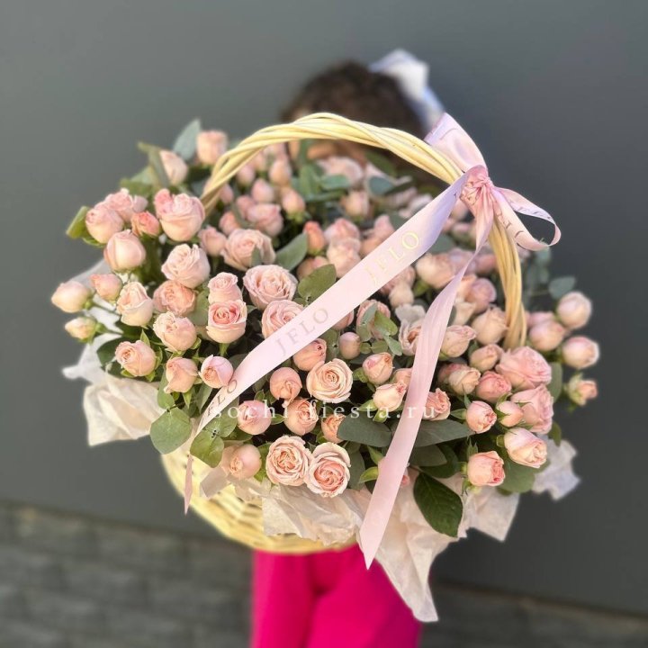 Корзина кустовых пионовидных роз в Воронеже