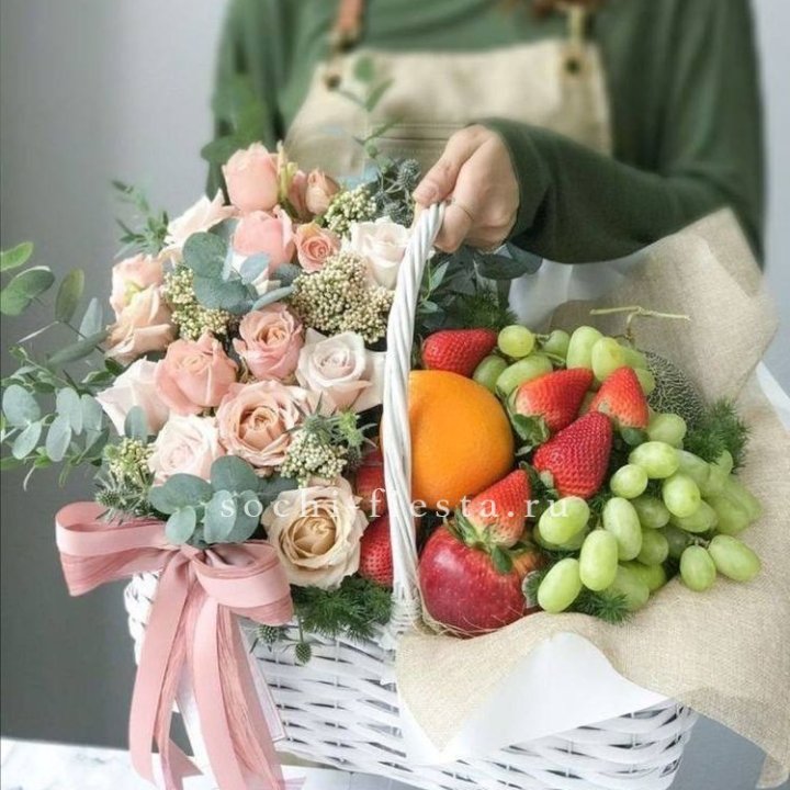Фруктовая корзина c цветами в Воронеже