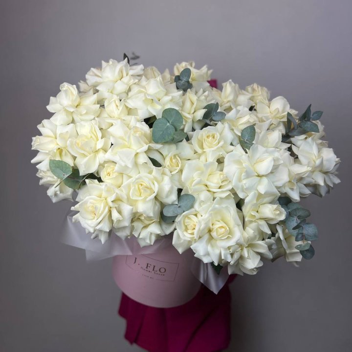 37 белых роз в боксе в Воронеже