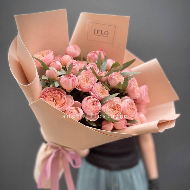 Букет из 9 кустовых роз Джульетта в Воронеже