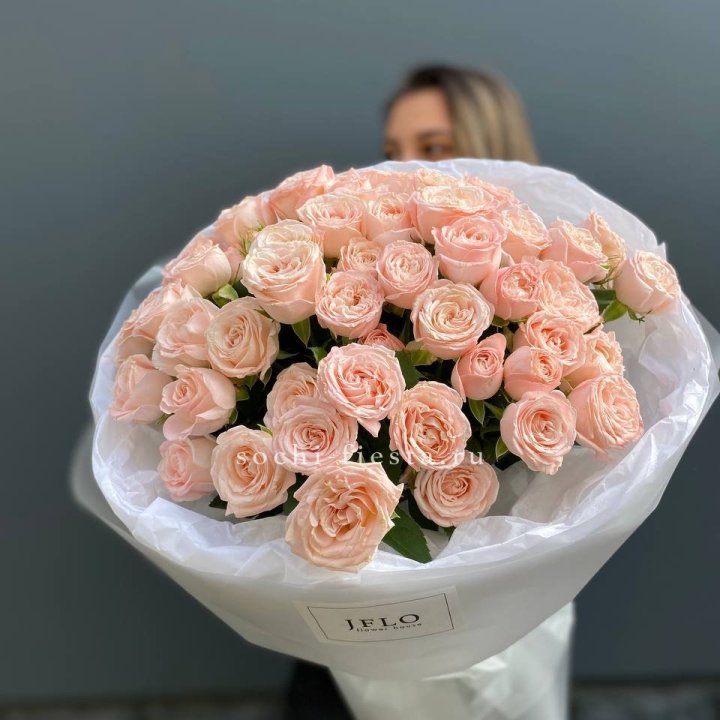 Букет кустовых роз Бомбастик в Воронеже